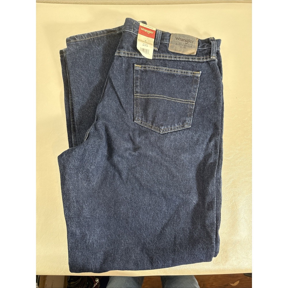 Wrangler Authentics Men's NWT Relaxed Fit Jeans 40x34 ** NEW. (BLU)